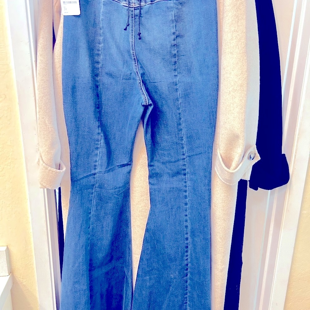 Free People, Curvy, Sailor tie cinch back, ultra hip loving, bell bottoms - Picture 8 of 9